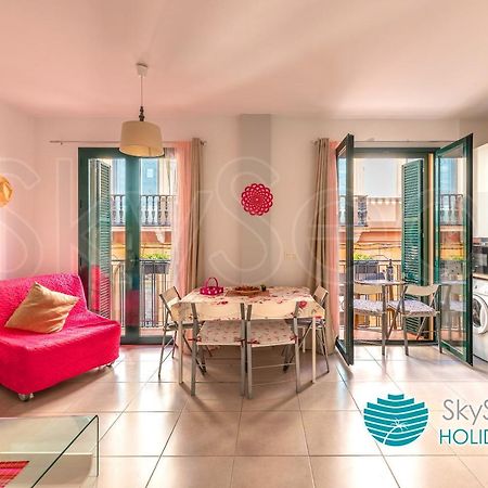 Skysea Holidays City Center Suites Малага Экстерьер фото