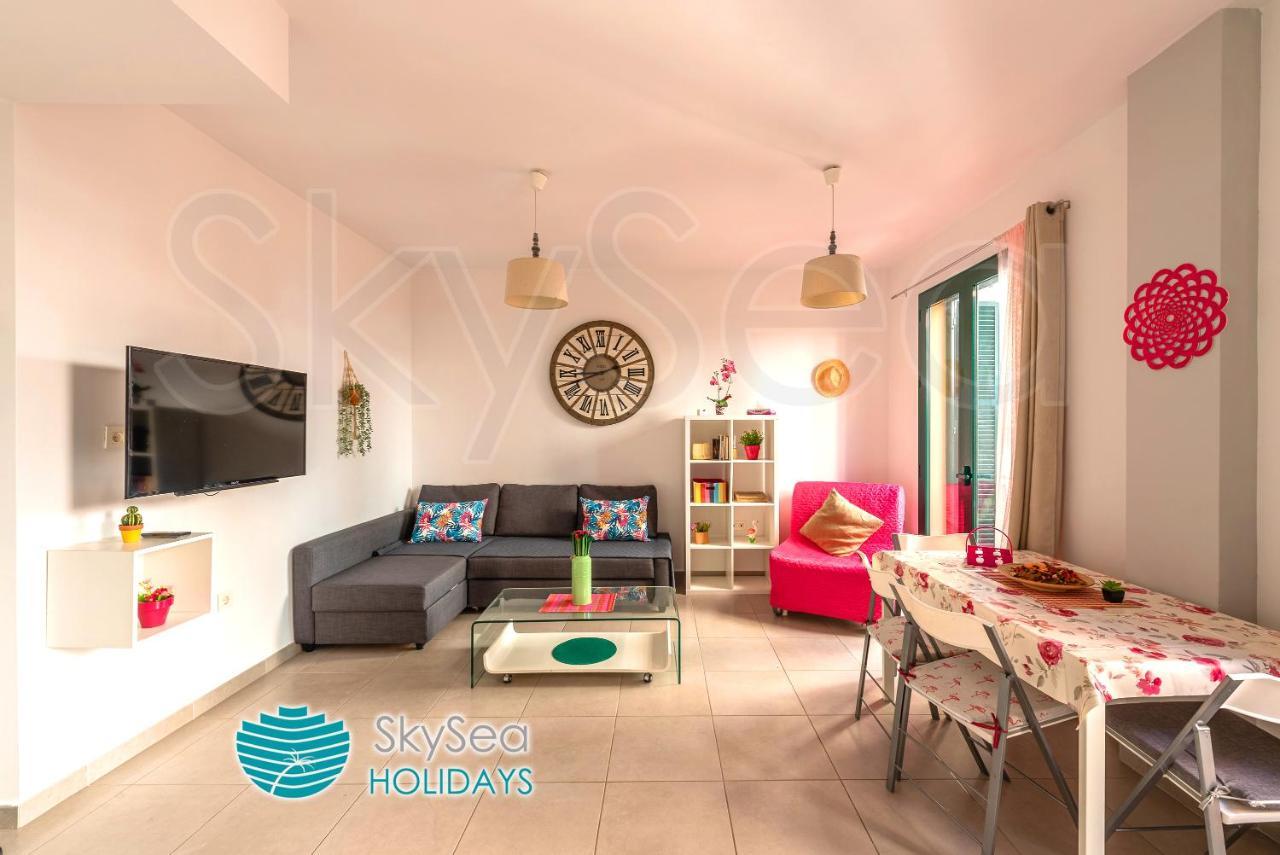 Skysea Holidays City Center Suites Малага Экстерьер фото
