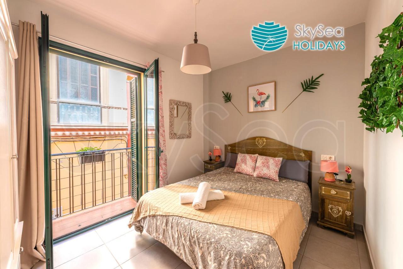 Skysea Holidays City Center Suites Малага Экстерьер фото
