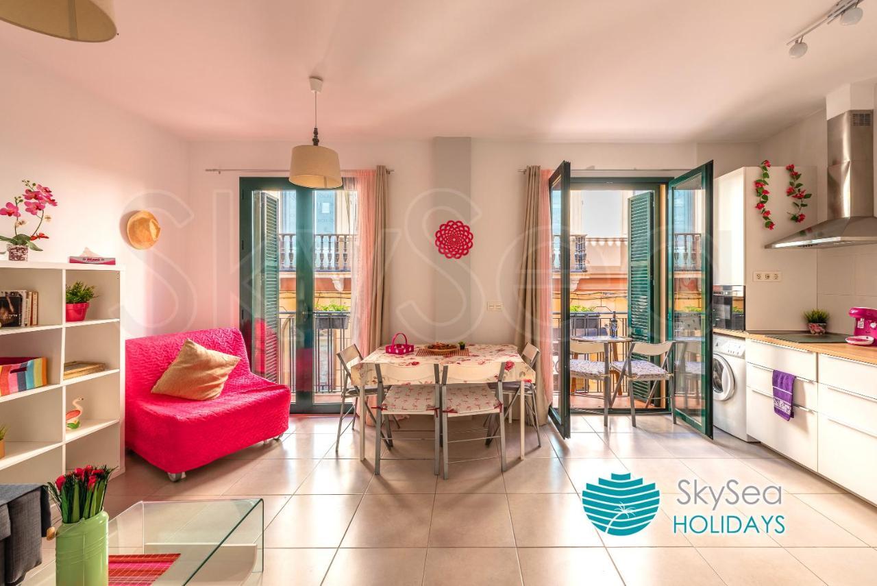 Skysea Holidays City Center Suites Малага Экстерьер фото