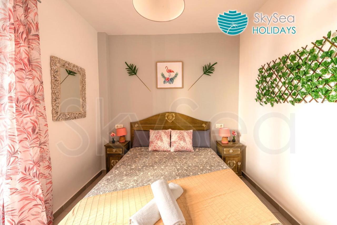 Skysea Holidays City Center Suites Малага Экстерьер фото