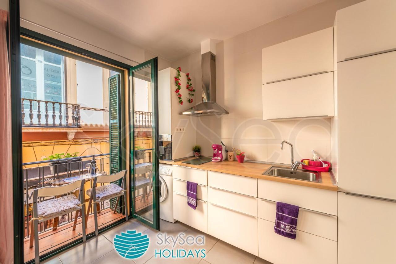 Skysea Holidays City Center Suites Малага Экстерьер фото