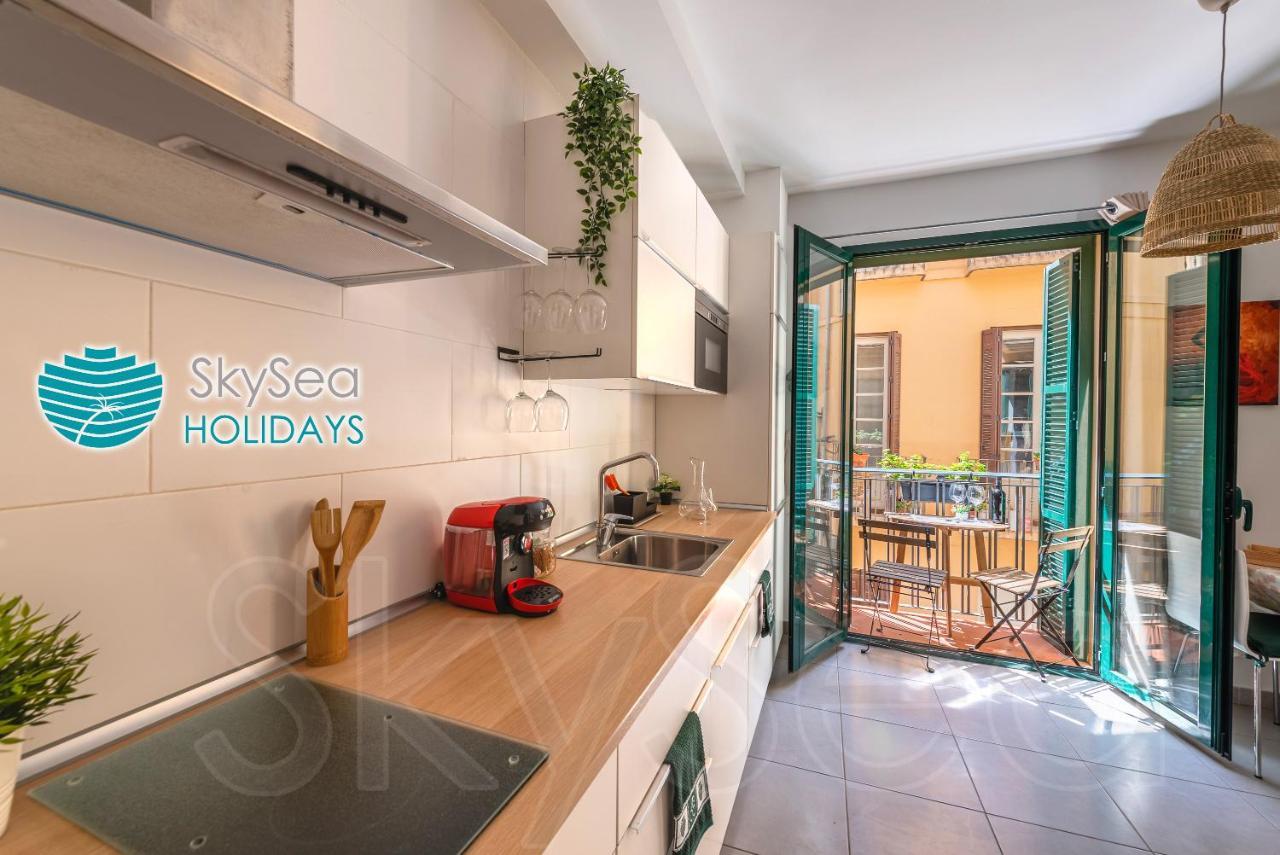 Skysea Holidays City Center Suites Малага Экстерьер фото