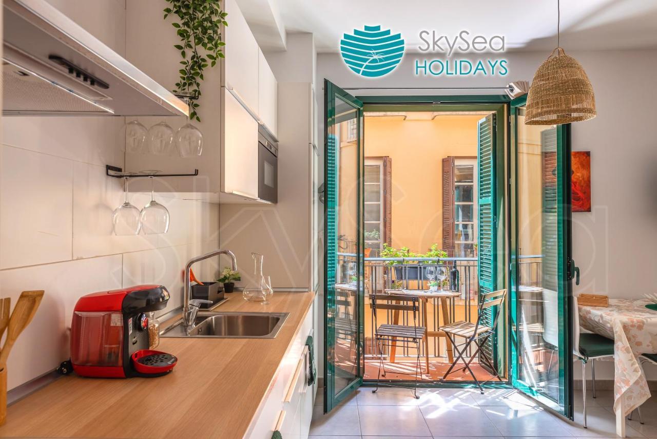 Skysea Holidays City Center Suites Малага Экстерьер фото