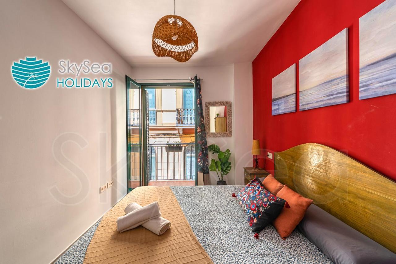 Skysea Holidays City Center Suites Малага Экстерьер фото