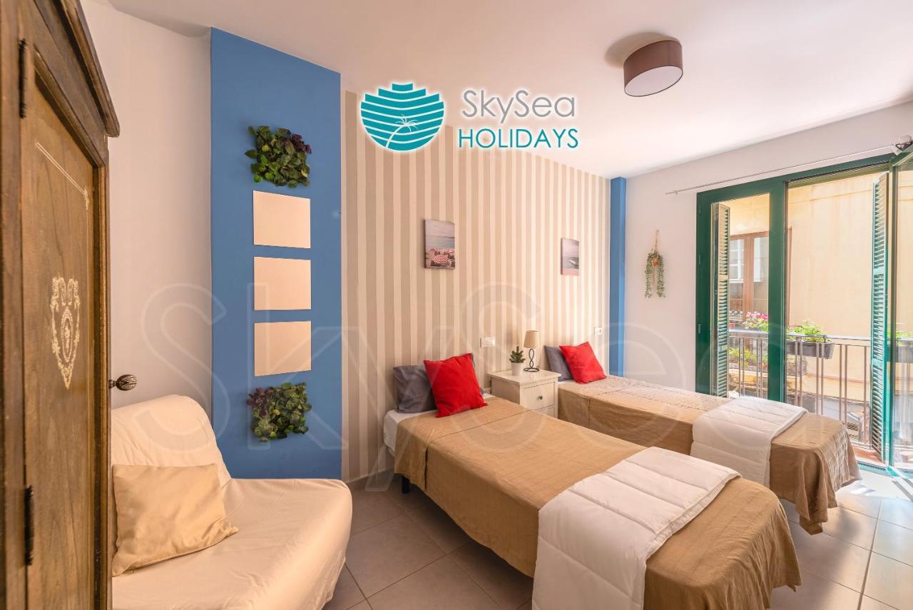 Skysea Holidays City Center Suites Малага Экстерьер фото