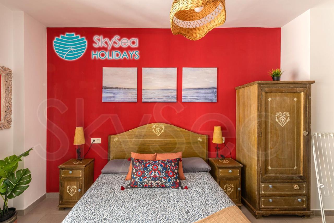 Skysea Holidays City Center Suites Малага Экстерьер фото