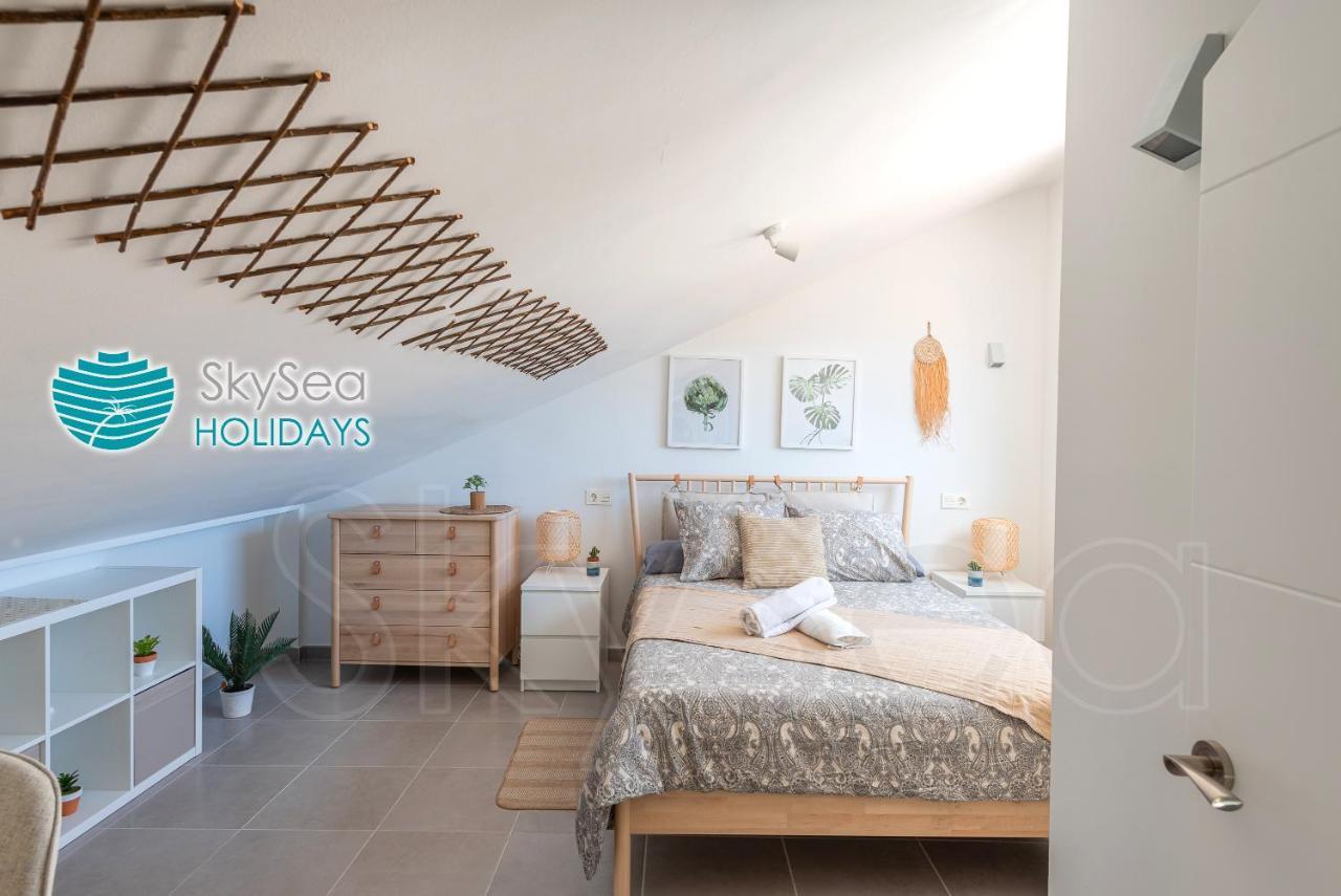 Skysea Holidays City Center Suites Малага Экстерьер фото