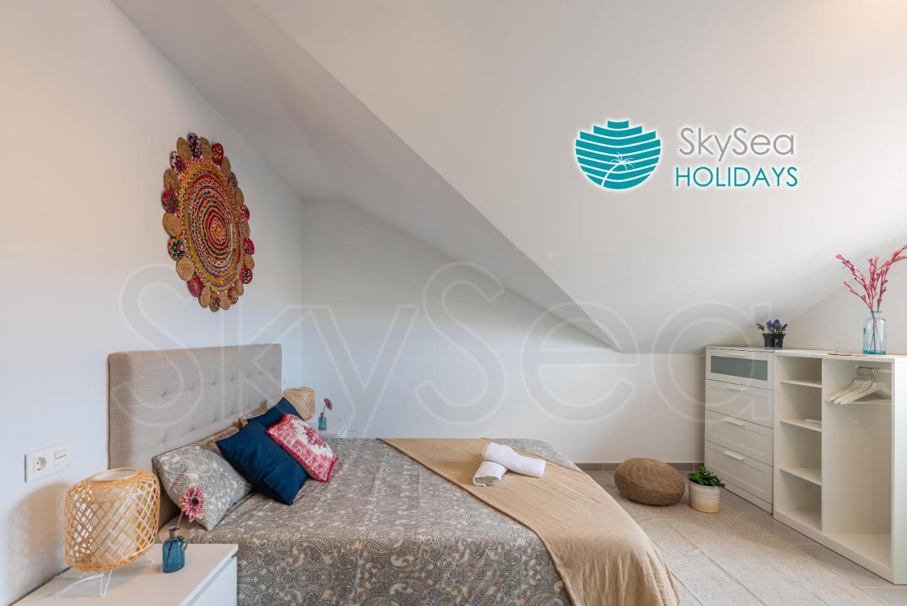 Skysea Holidays City Center Suites Малага Экстерьер фото