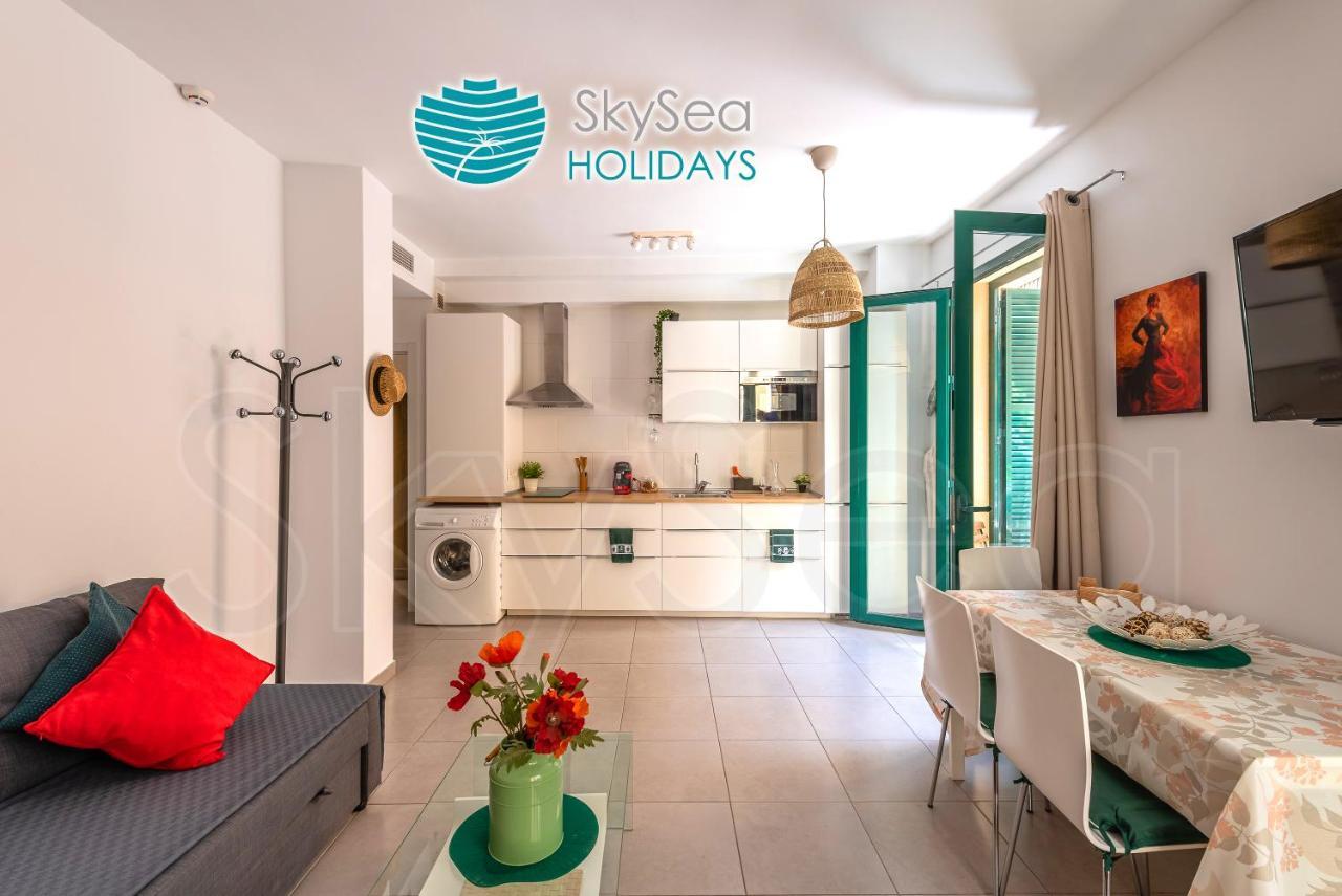 Skysea Holidays City Center Suites Малага Экстерьер фото