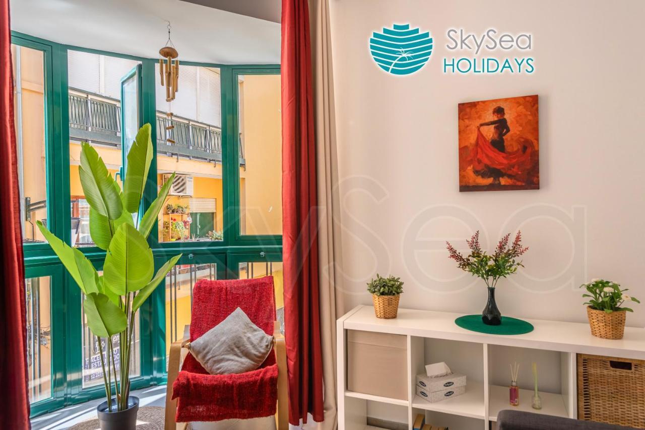 Skysea Holidays City Center Suites Малага Экстерьер фото