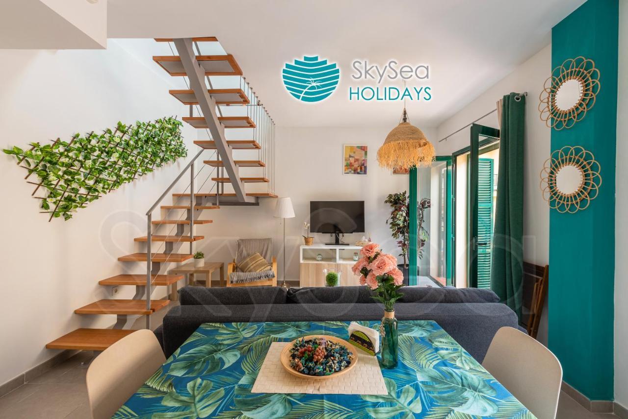Skysea Holidays City Center Suites Малага Экстерьер фото
