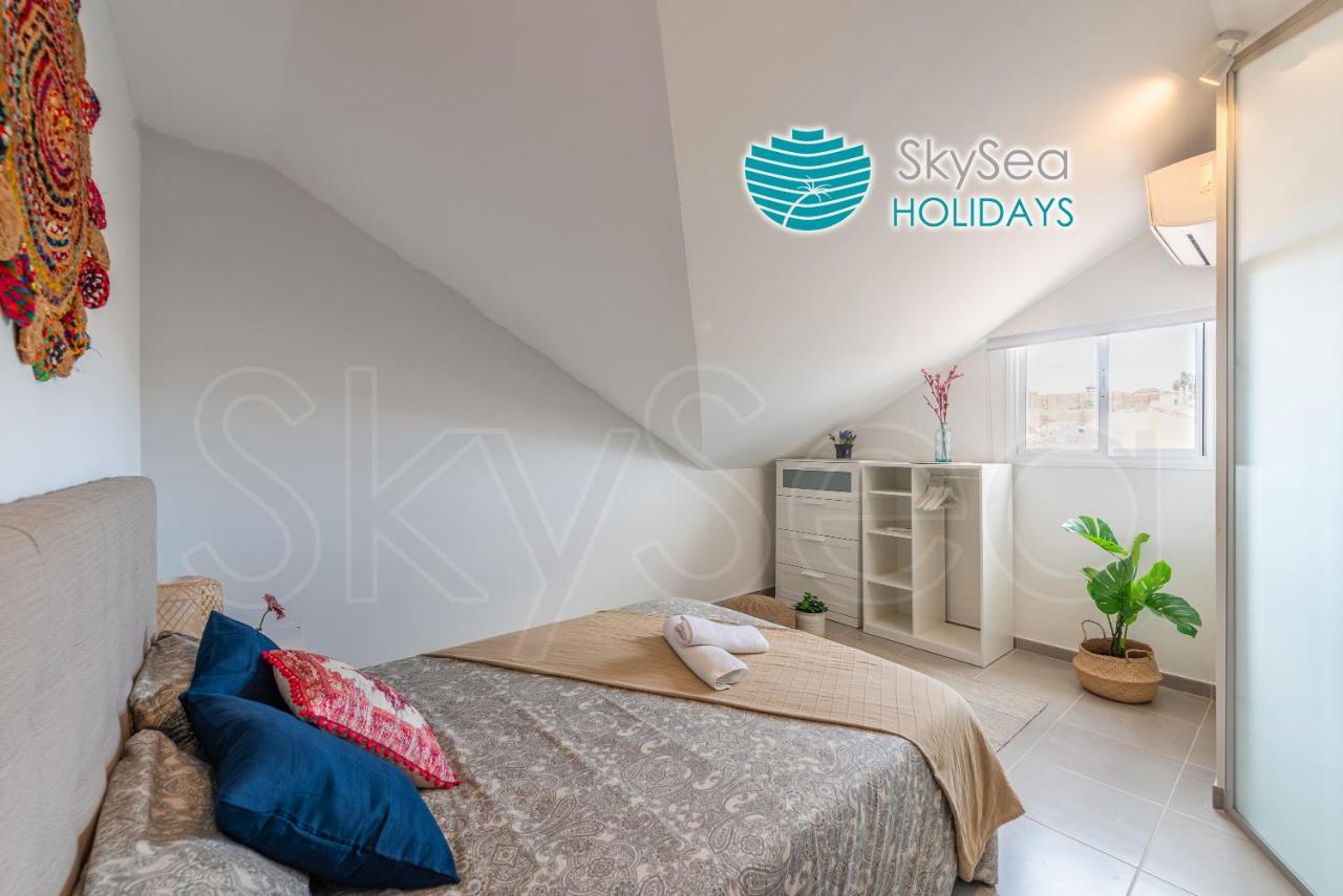 Skysea Holidays City Center Suites Малага Экстерьер фото