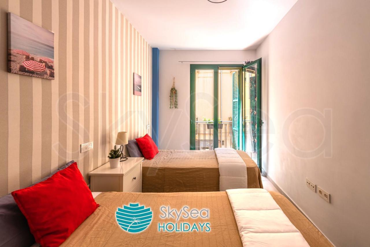Skysea Holidays City Center Suites Малага Экстерьер фото