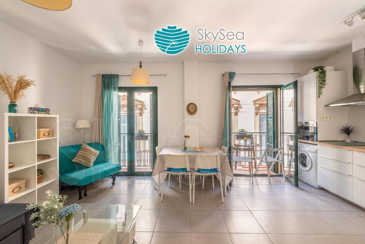 Skysea Holidays City Center Suites Малага Экстерьер фото