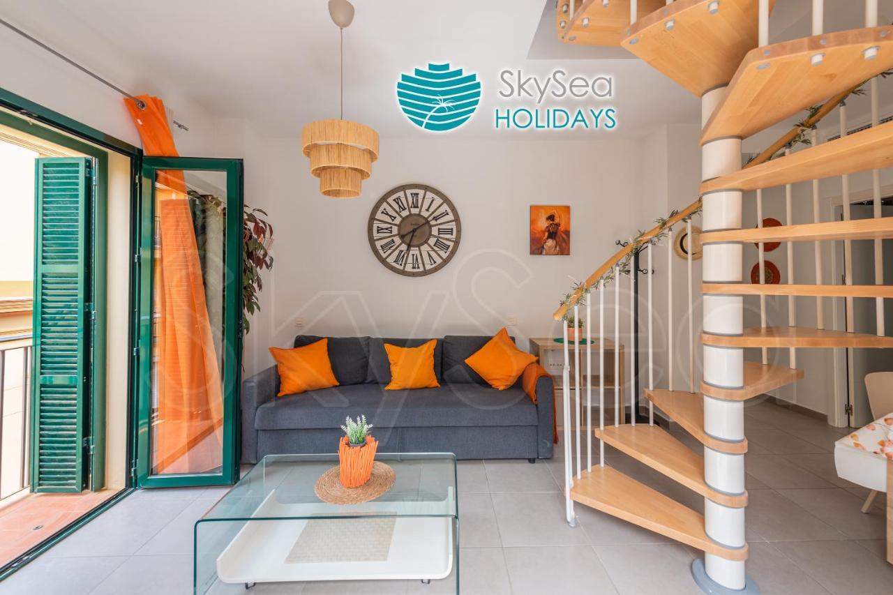 Skysea Holidays City Center Suites Малага Экстерьер фото