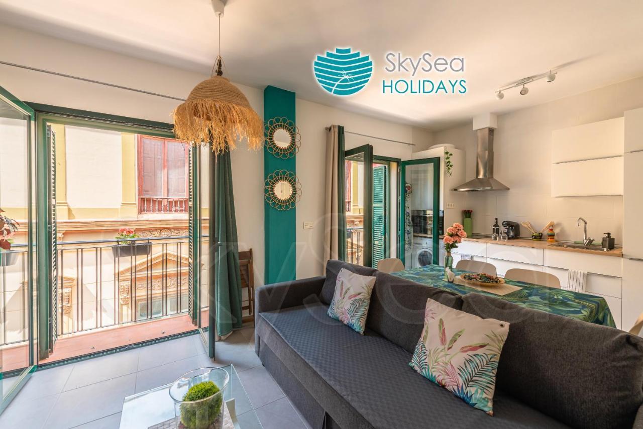 Skysea Holidays City Center Suites Малага Экстерьер фото