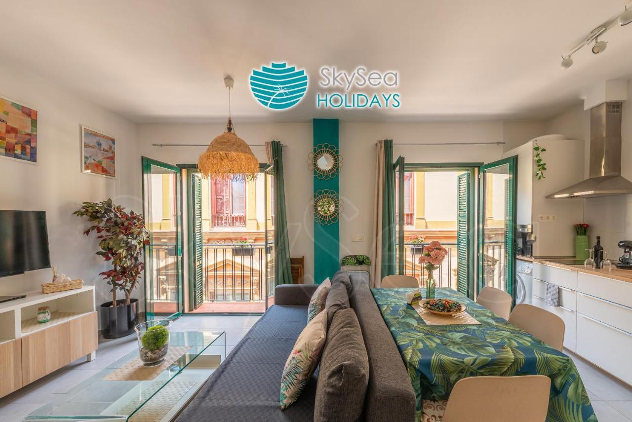 Skysea Holidays City Center Suites Малага Экстерьер фото