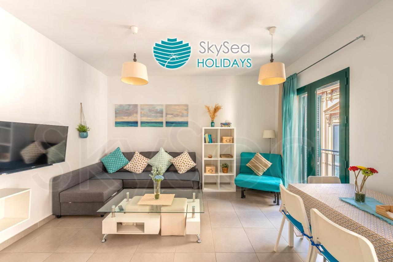 Skysea Holidays City Center Suites Малага Экстерьер фото