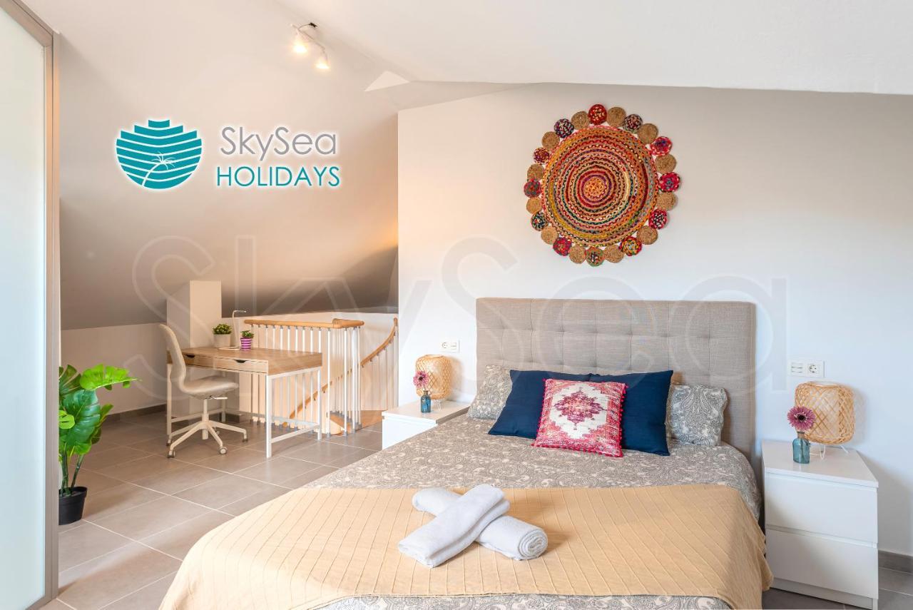 Skysea Holidays City Center Suites Малага Экстерьер фото