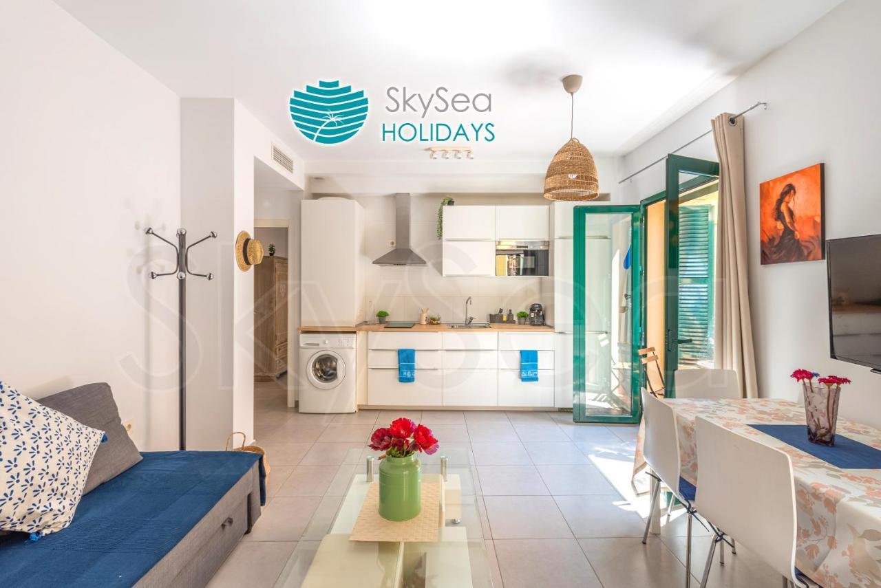 Skysea Holidays City Center Suites Малага Экстерьер фото