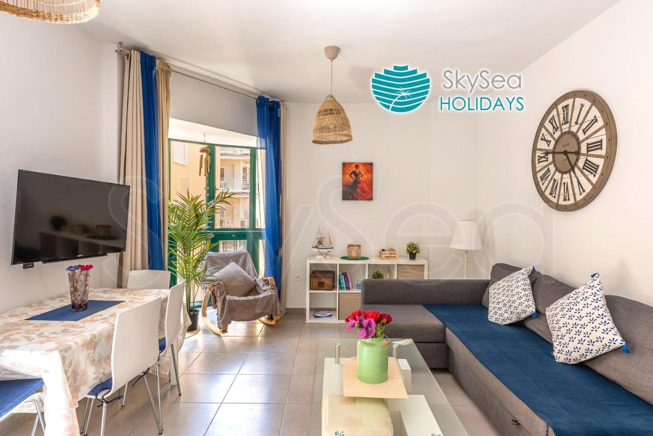 Skysea Holidays City Center Suites Малага Экстерьер фото