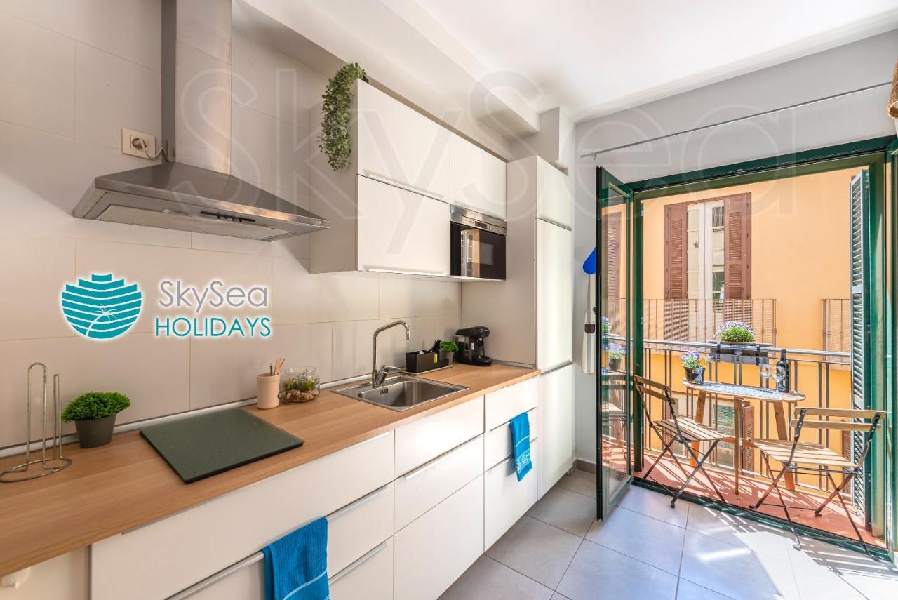 Skysea Holidays City Center Suites Малага Экстерьер фото