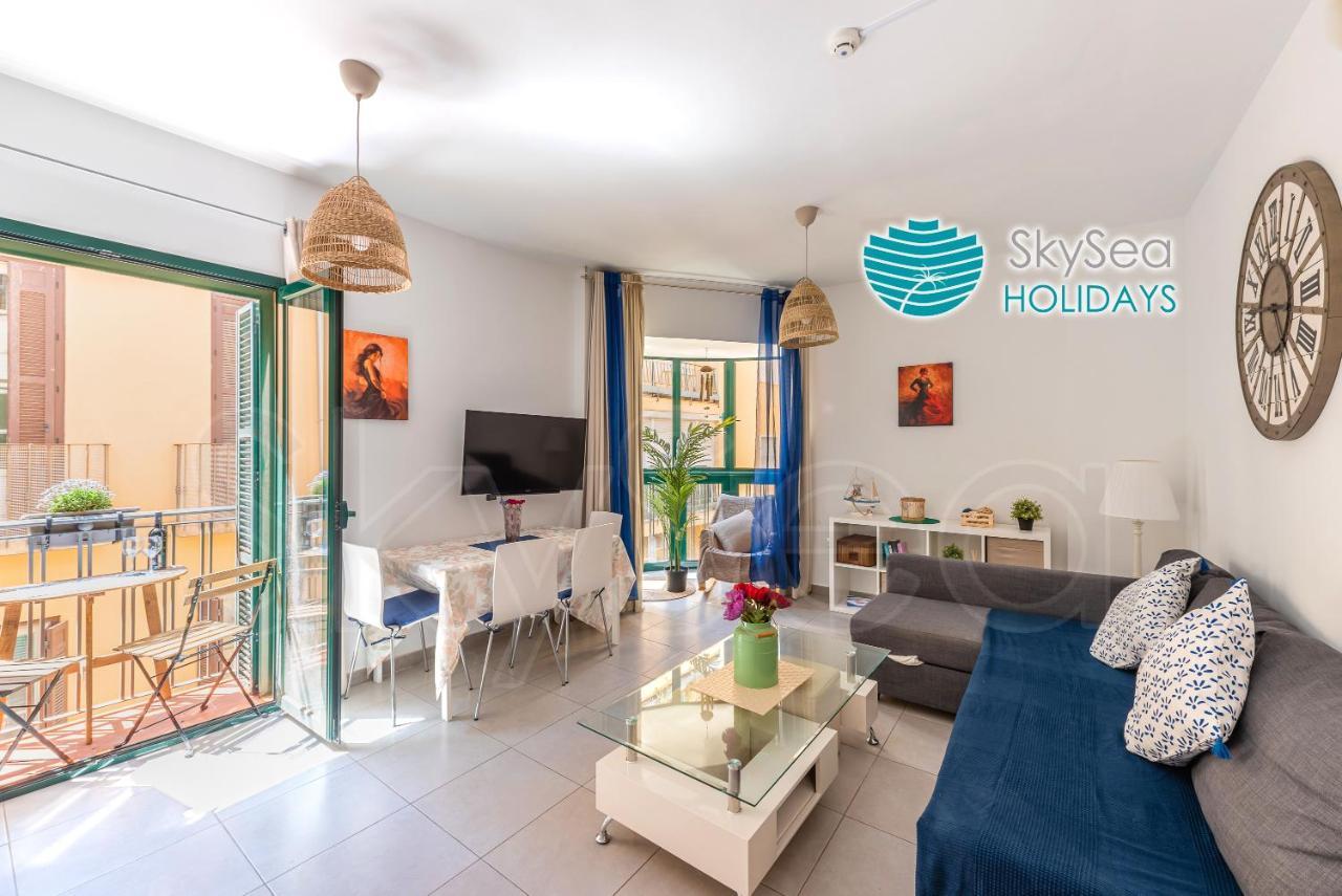 Skysea Holidays City Center Suites Малага Экстерьер фото