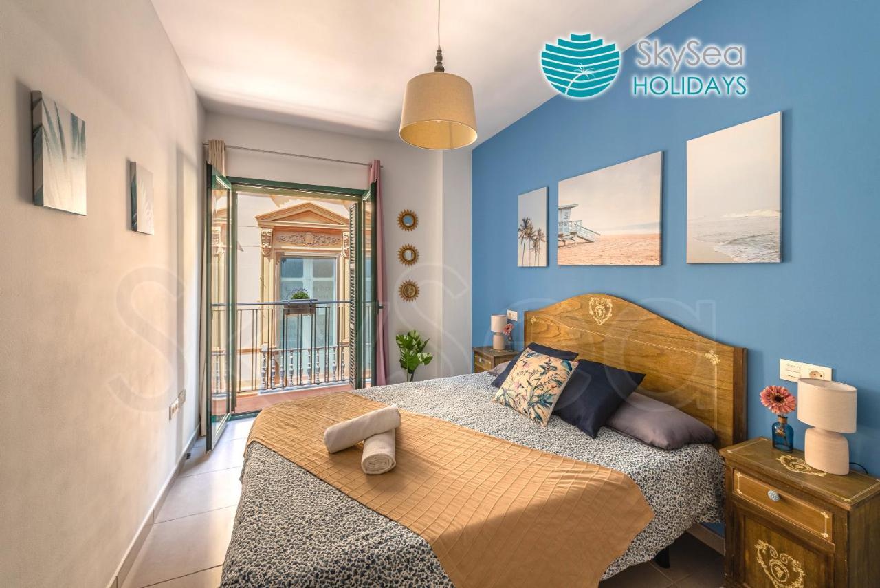 Skysea Holidays City Center Suites Малага Экстерьер фото